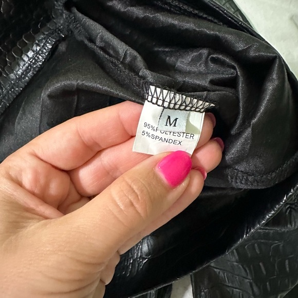 Women’s Faux Leather Crocodile Pants Medium Black Straight Leg Stretch Bikercore - Picture 3 of 6